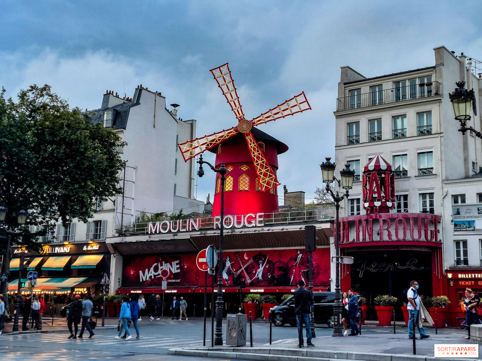 quan-ruou-moulin-rouge
