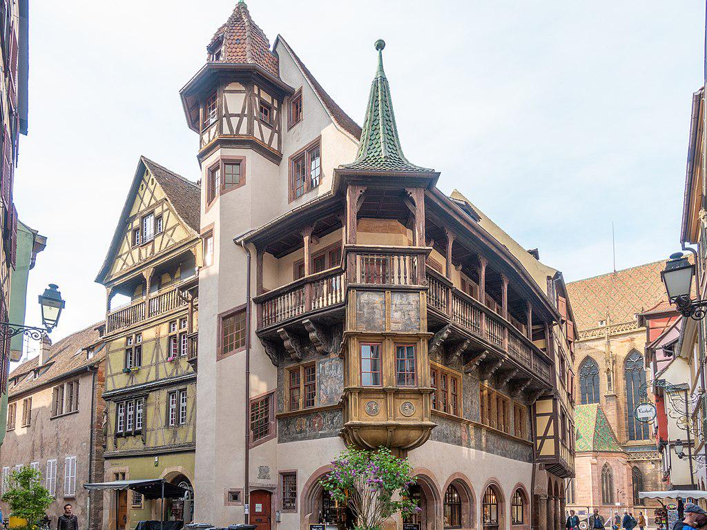ngoi-nha-pfister-house