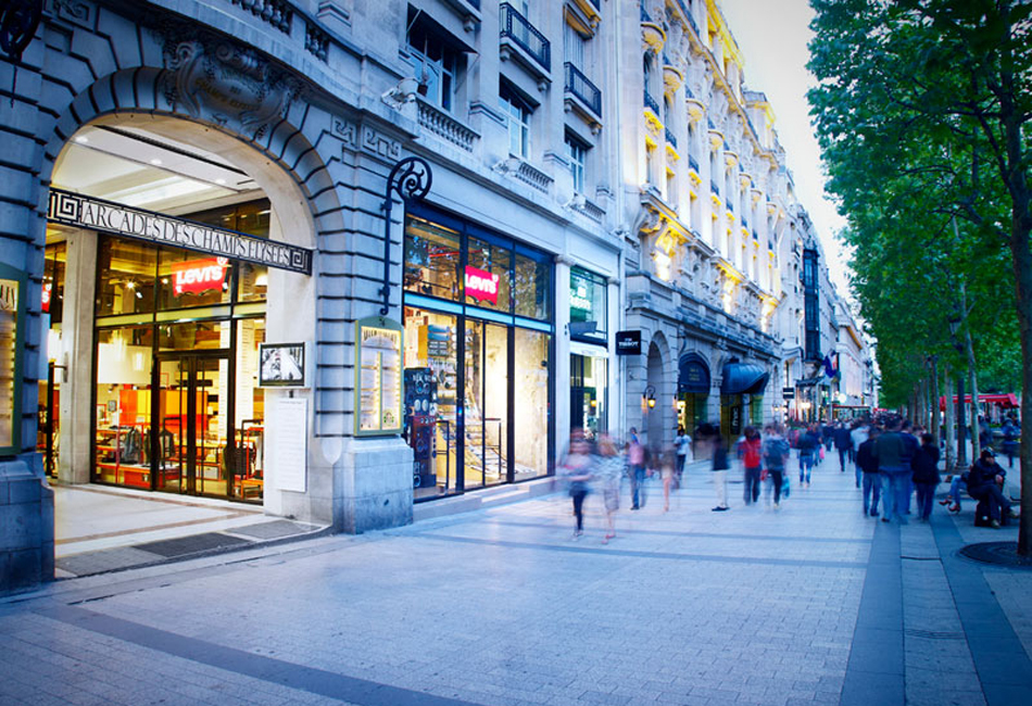 mua-sam-tai-dai-lo-champs-elysees