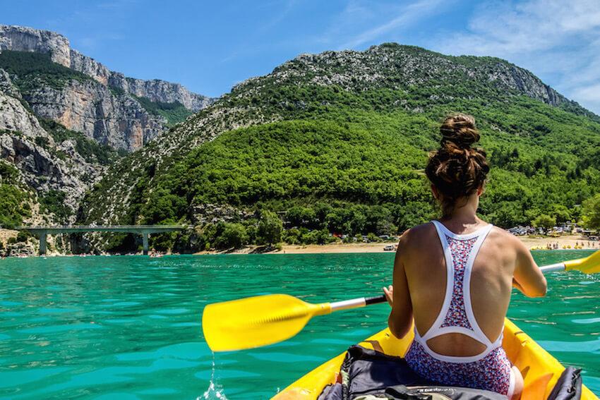 cheo-thuyen-kayak-duoi-chan-vuc-verdon-gorge
