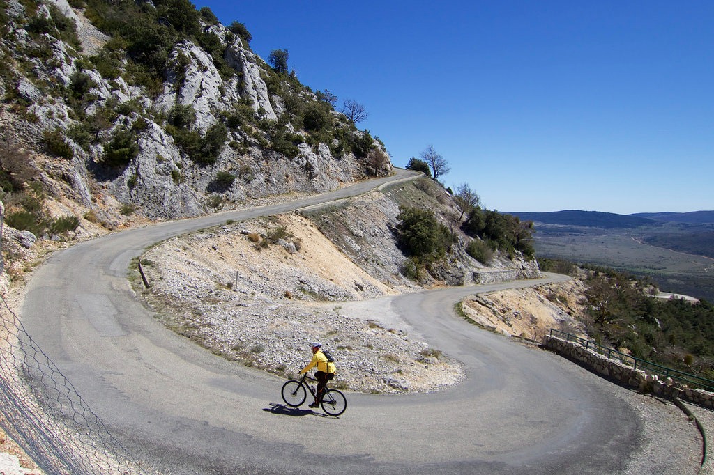 lai-xe-vong-quanh-hem-nui-verdon-gorge