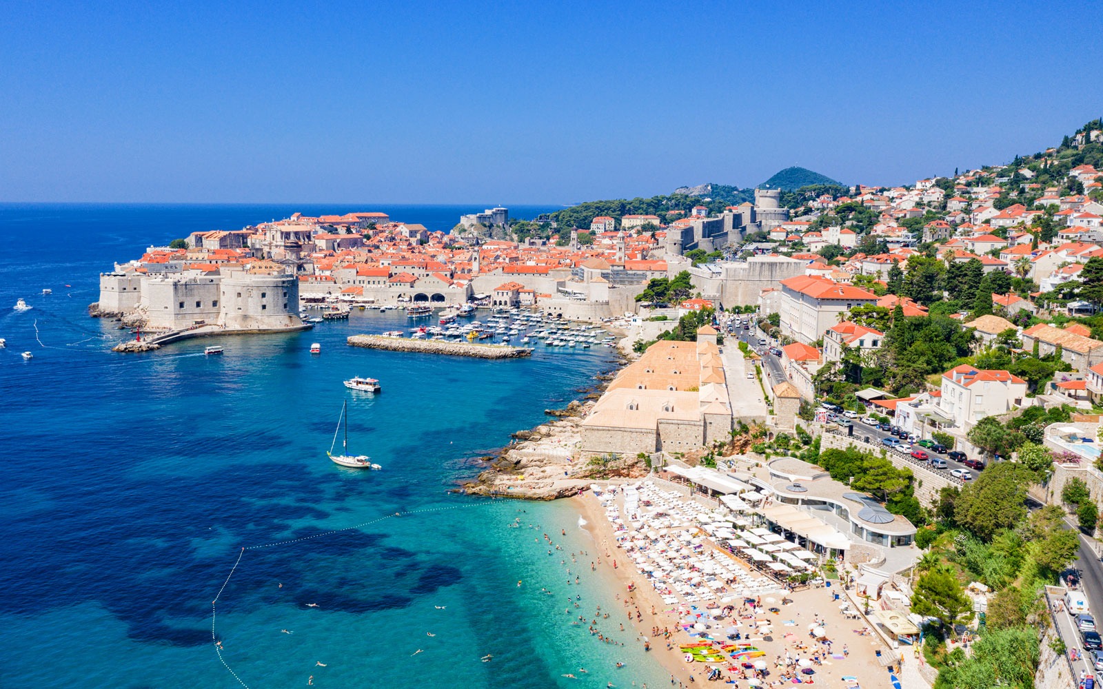 thu-gian-tai-cac-bai-bien-tai-thanh-pho-dubrovnik