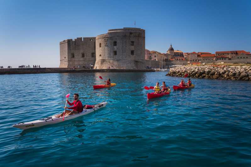 cheo-thuyen-kayak-kham-pha-vung-bien-xung-quanh-thanh-pho-dubrovnik