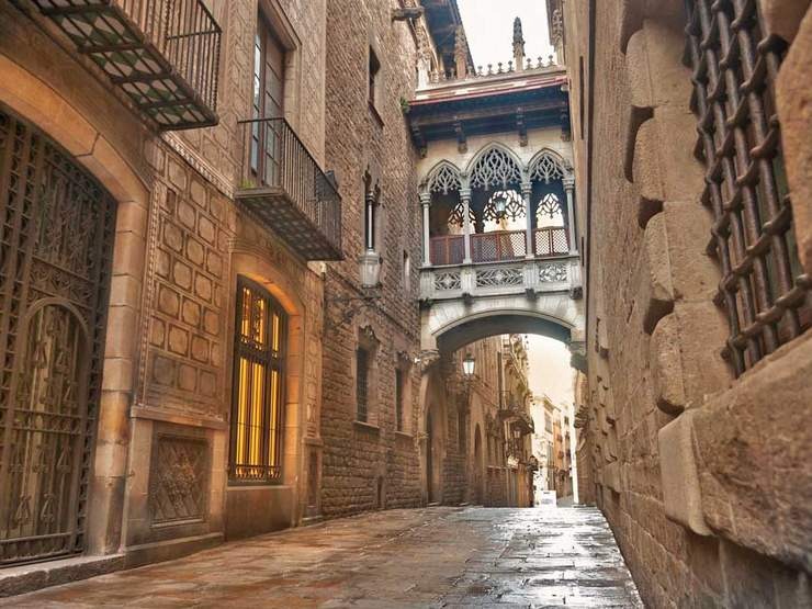 du-lich-tay-ban-nha-khu-pho-barri-gothic