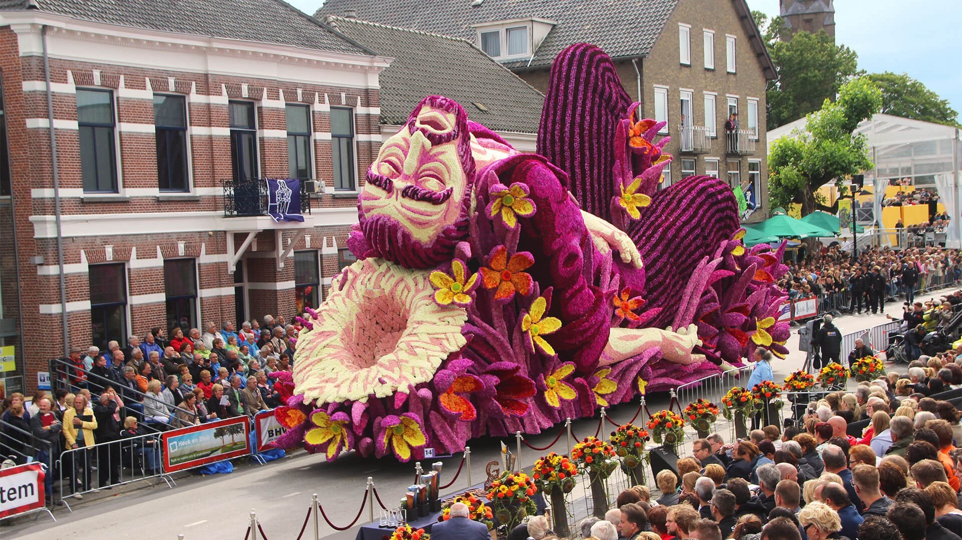 le-hoi-khi-du-lich-chau-au-le-hoi-hoa-o-amsterdam