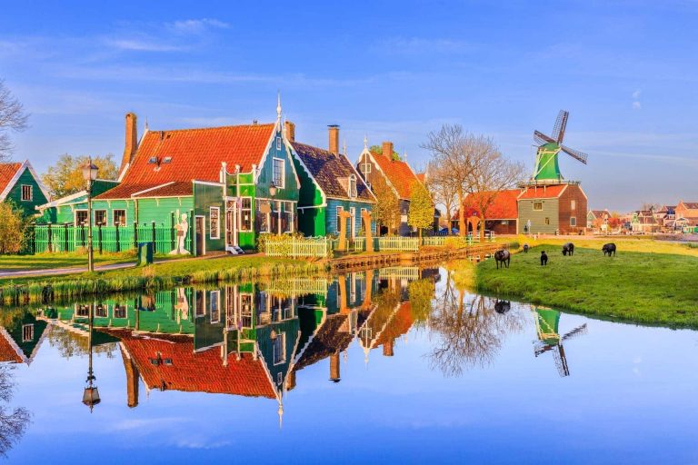 Ngôi làng cối xay gió Zaanse Schans nổi tiếng nhất thế giới